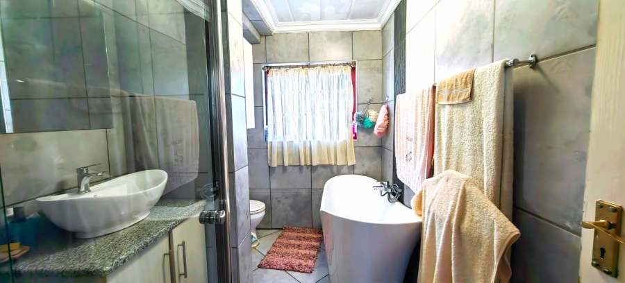 4 Bedroom Property for Sale in Mooivallei Park North West